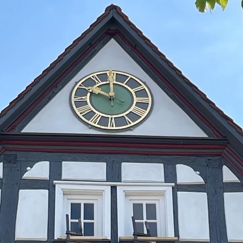 Das alte Rathaus in Stetten ist liebevoll restauriert und bietet schöne hochwertig moderne 6 Zimmer 🛌 Du kannst sie buc...
